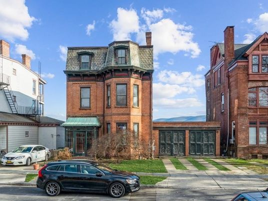 Exterior, Facade, Brick Facade, Rowhouse