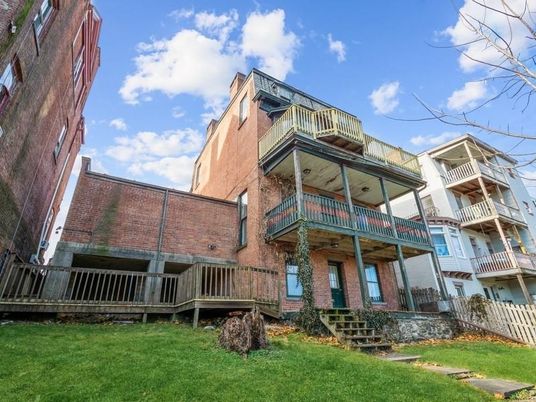 Exterior, Facade, Brick Facade, Rowhouse