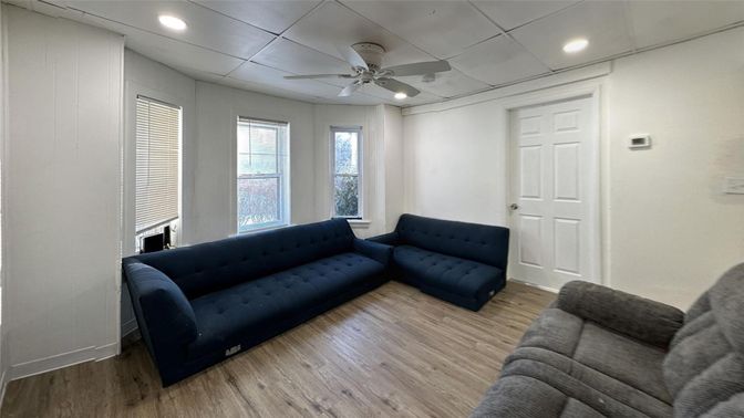 Interior, Recessed Lighting, Wood Texture Flooring