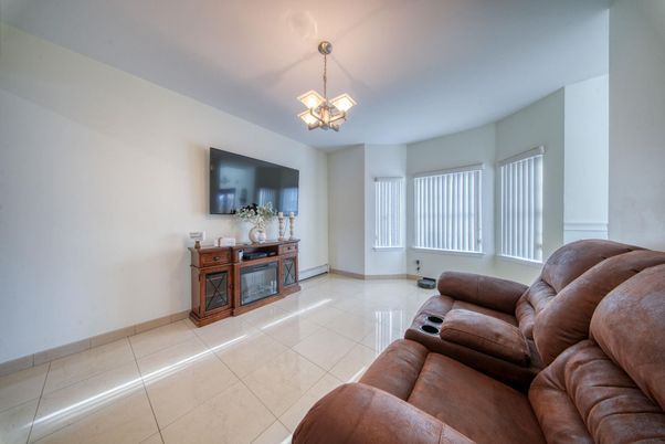 Chandelier, Interior, Living room