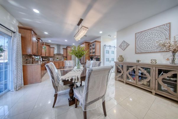 Chandelier, Dining room, Interior, Kitchen, Recessed Lighting