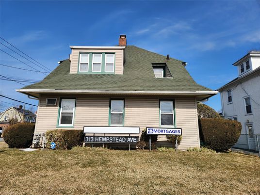 Exterior, Facade, Cape Cod