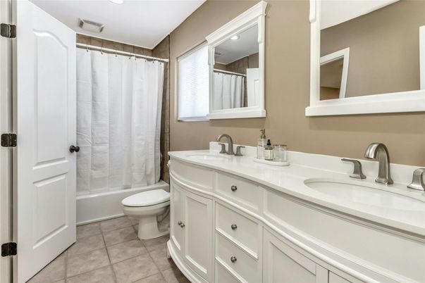 Bathroom, Dual Sink Vanities, Interior, Recessed Lighting