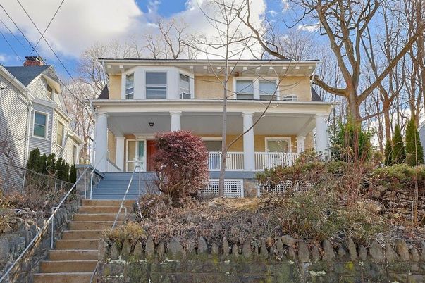 Exterior, Facade, American Foursquare