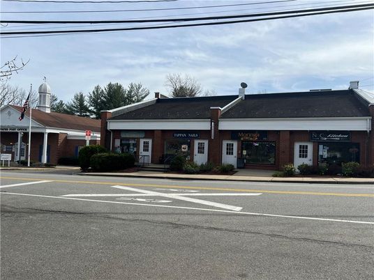 Exterior, Facade, Brick Facade, Ranch