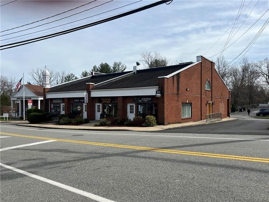 Exterior, Facade, Brick Facade, Cape Cod