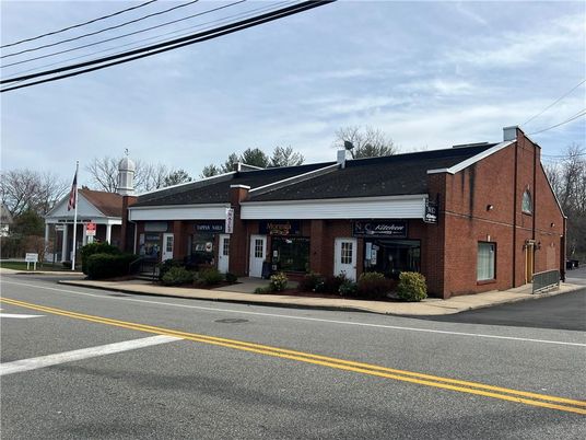 Exterior, Facade, Brick Facade, Cape Cod