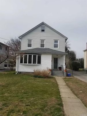 Exterior, Facade, Farmhouse