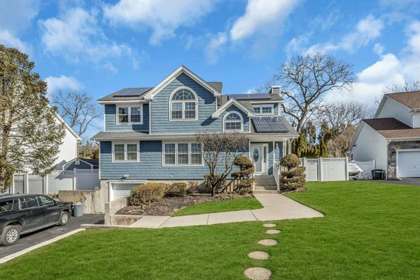 Attached, Exterior, Facade, Solar Panels, Queen Anne Victorian