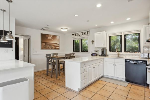 Dining room, Interior, Kitchen, Pendant Lights, Recessed Lighting