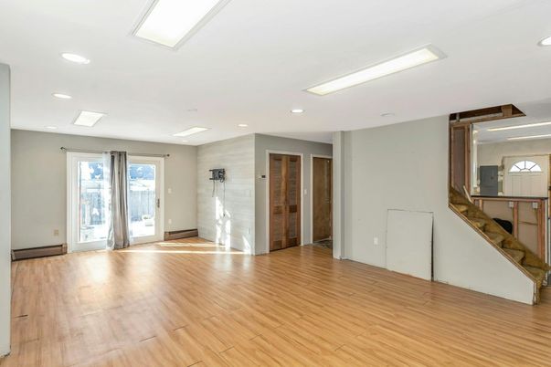 Empty room, Interior, Recessed Lighting, Wood Texture Flooring