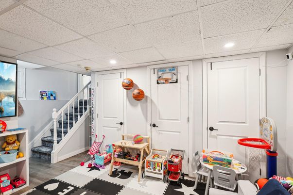 Interior, Recessed Lighting, Wood Texture Flooring