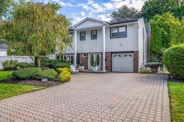 Attached, Exterior, Facade, Brick Facade, Raised Ranch