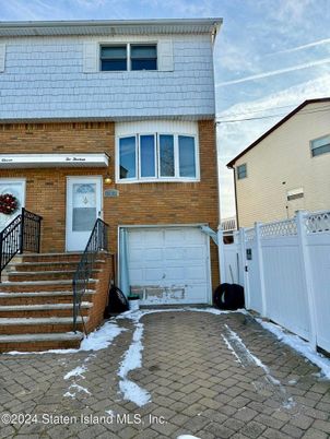 Attached, Exterior, Facade, Brick Facade, Rowhouse