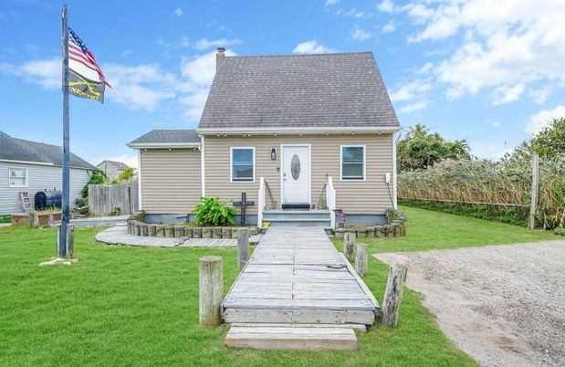 Backyard, Exterior, Facade, Cape Cod