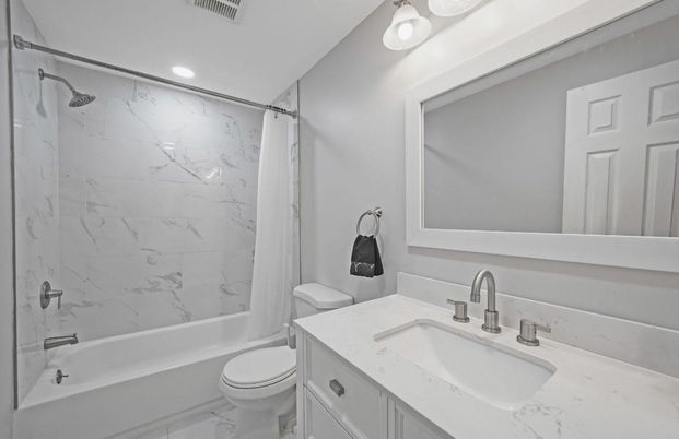Bathroom, Interior, Marble, Marble Walls, Recessed Lighting