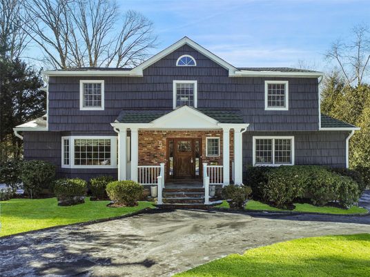 Exterior, Facade, Brick Facade, Farmhouse