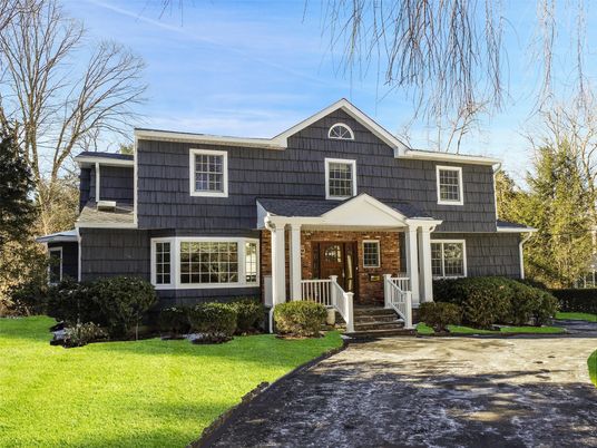 Exterior, Facade, Farmhouse