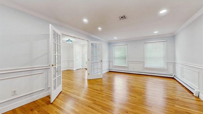 Empty room, Interior, Recessed Lighting, Wood Texture Flooring