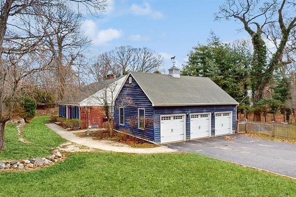 Detached Garage, Exterior