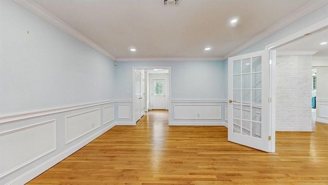 Empty room, Interior, Recessed Lighting, Wood Texture Flooring