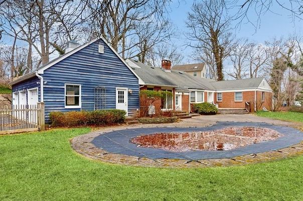 Backyard, Exterior, Facade, Brick Facade, Ranch