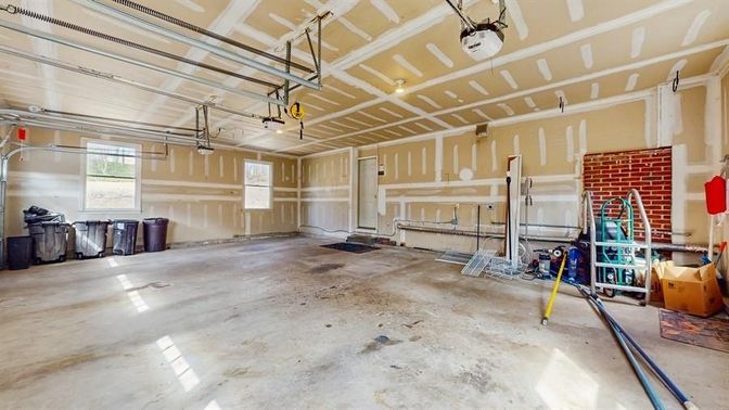 Garage, Interior