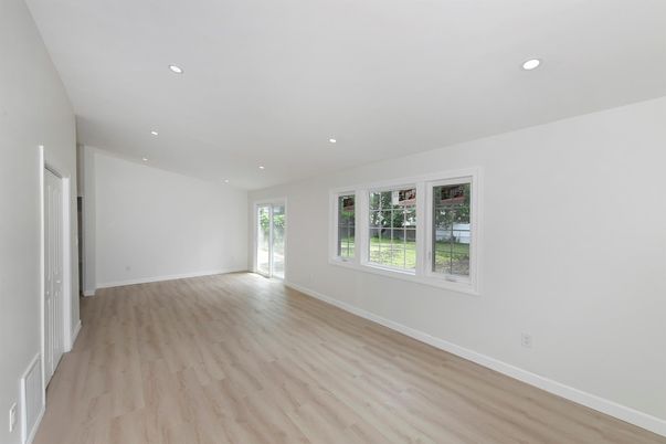 Empty room, Interior, Recessed Lighting, Wood Texture Flooring