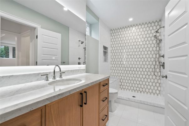 Bathroom, Interior, Recessed Lighting