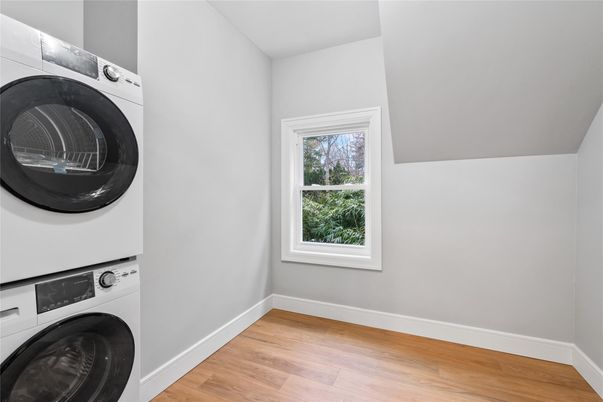 Interior, Utility Closets, Washer, Wood Texture Flooring