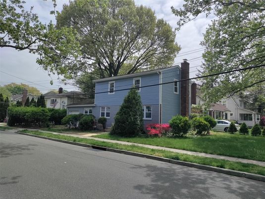 Exterior, Facade, Brick Facade, Split Level