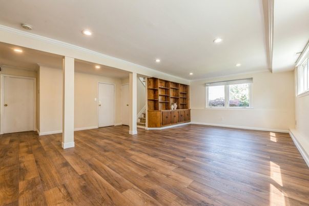 Empty room, Interior, Recessed Lighting, Wood Texture Flooring