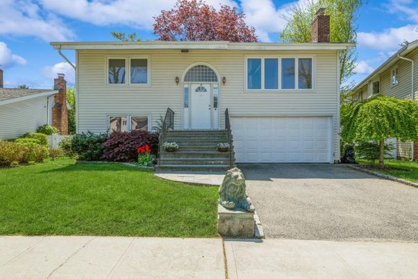 Attached, Exterior, Facade, Raised Ranch