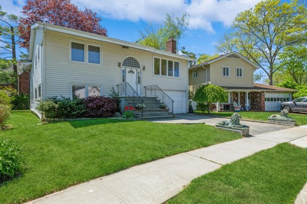 Attached, Exterior, Facade, Raised Ranch