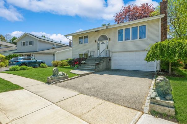 Attached, Exterior, Facade, Raised Ranch