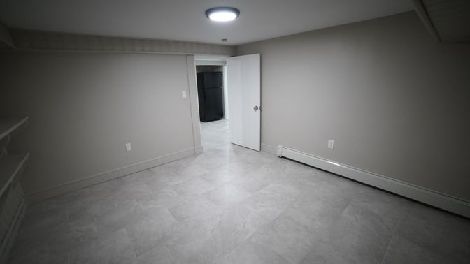 Empty room, Interior