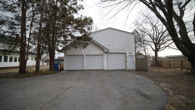 Detached Garage, Exterior