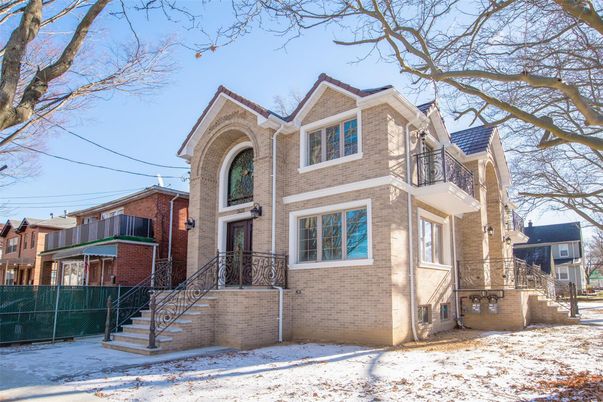 Exterior, Facade, Brick Facade, Rowhouse