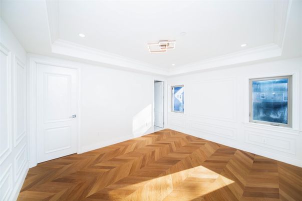 Empty room, Interior, Recessed Lighting, Wood Texture Flooring