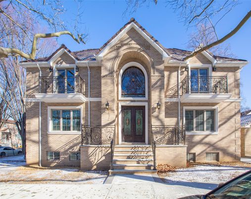 Exterior, Facade, Brick Facade, Queen Anne Victorian