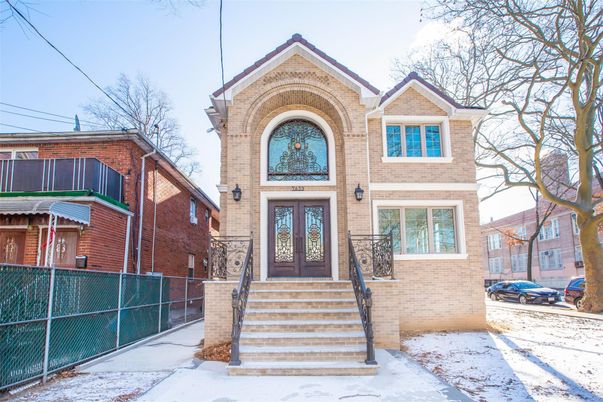 Exterior, Facade, Brick Facade, Queen Anne Victorian