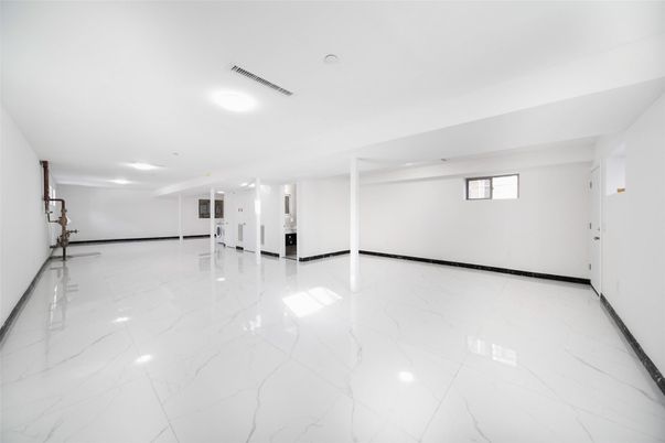 Empty room, Interior, Marble, Recessed Lighting