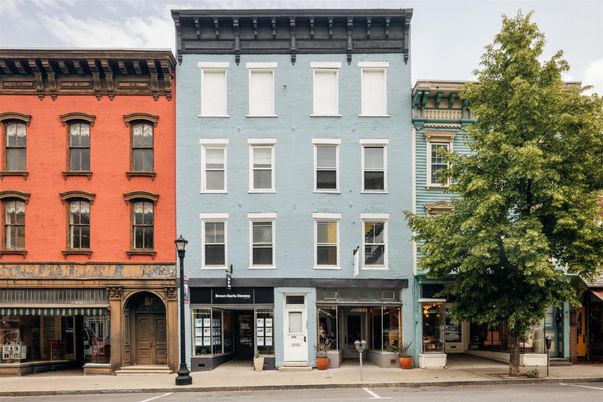 Exterior, Facade, Rowhouse