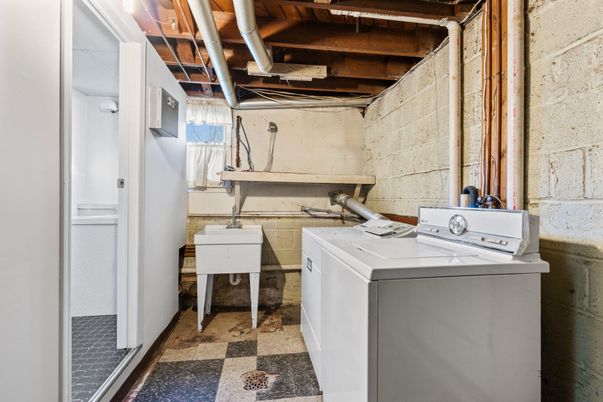 Interior, Stone Walls, Washer, Wooden Beams