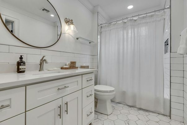 Bathroom, Interior, Recessed Lighting