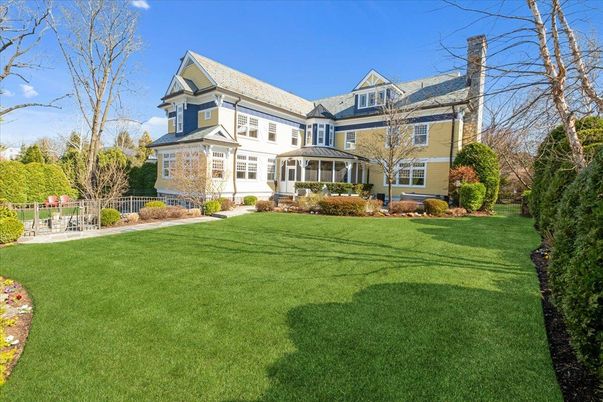 Backyard, Exterior, Facade, Queen Anne Victorian