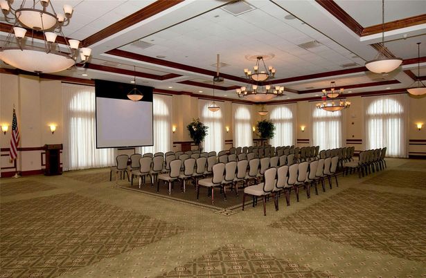 Chandelier, Dining room, Interior, Pendant Lights, Projection Screen, Recessed Lighting, Theatre Room