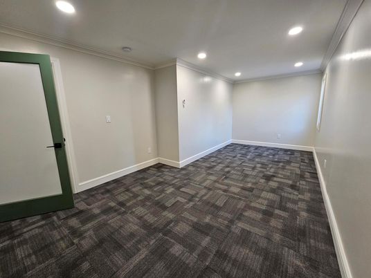 Empty room, Interior, Recessed Lighting