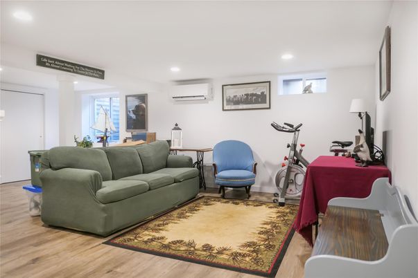 Fitness Equipment, Interior, Living room, Recessed Lighting, Wood Texture Flooring