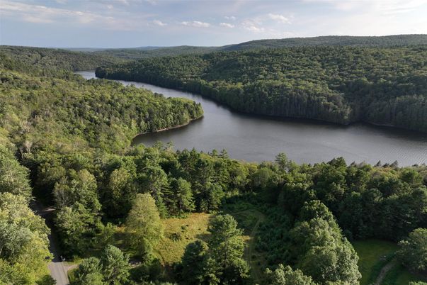 Exterior, Lake